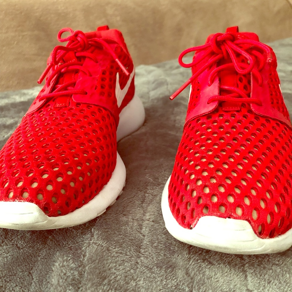 ‼️SOLD‼️Nike 👟 RED VENTED SIZE 7Y